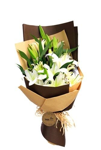 White Lilyum Çiçek Buketi